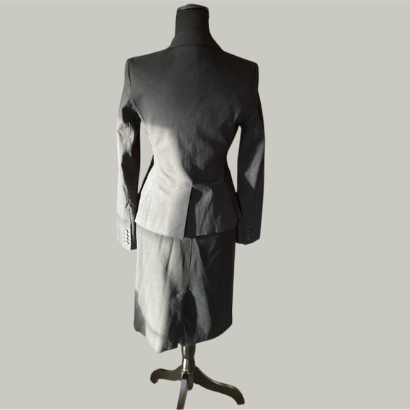2 PIECE CAREER WEAR FOR WOMEN SKIRT & JACKET GENTLY WORN SEE DESCRIPTION - Picture 2 of 4
